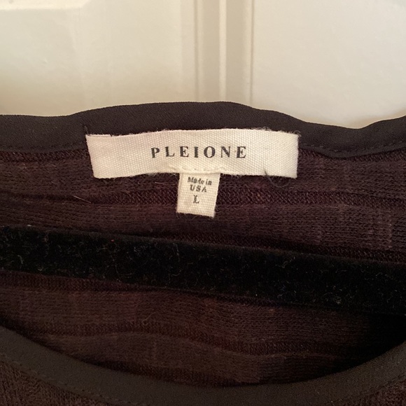 Pleione Lightweight Sweater Top w/Cutout Back - Picture 2 of 4